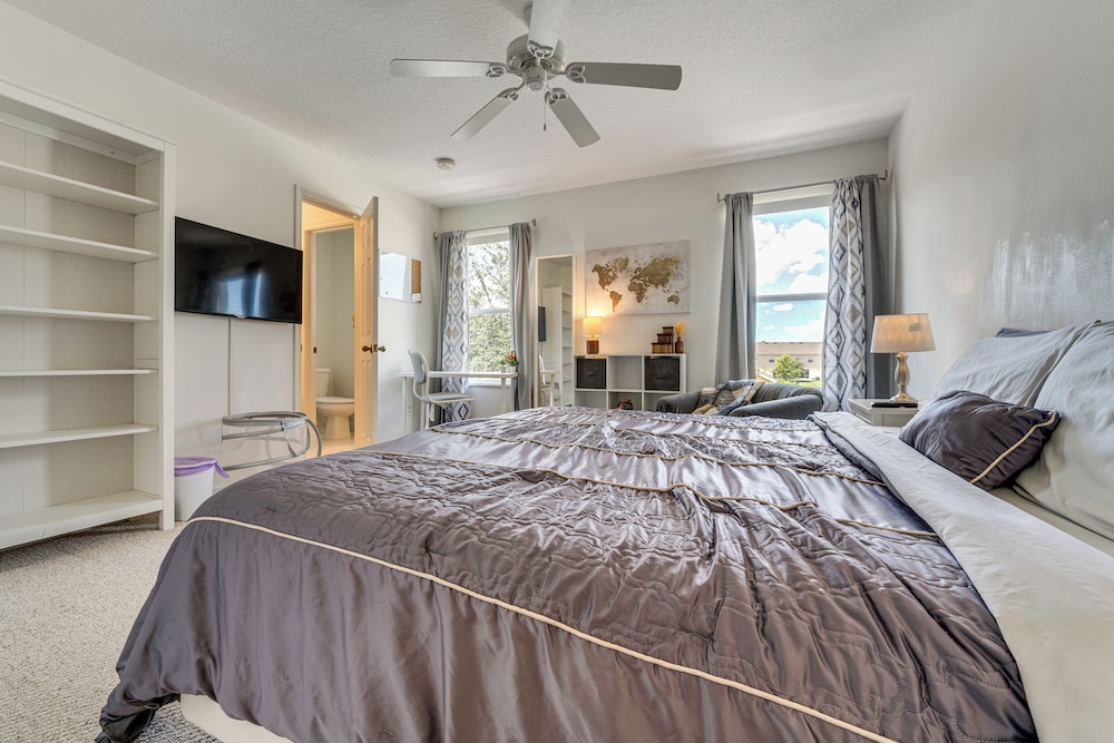 10 Mi to Disney World: Townhome w/ Community Pool!