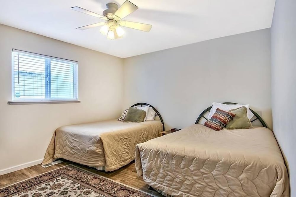 1759 Venice Drive 5 Bedroom Home by RedAwning view 5
