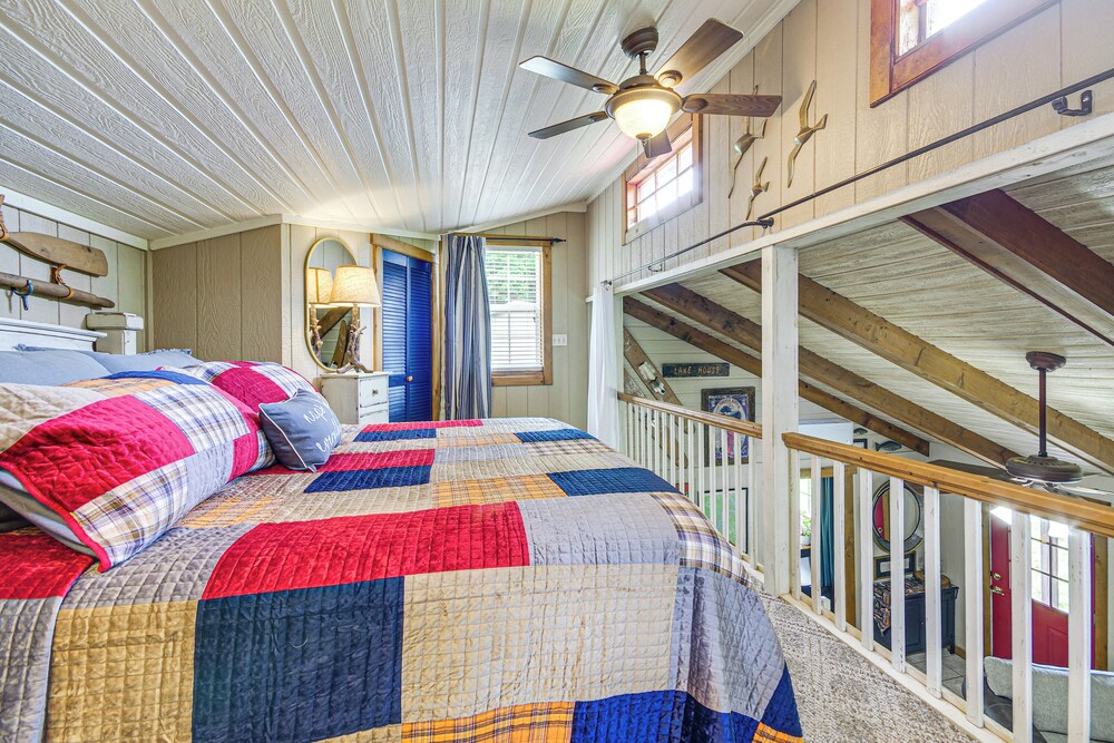 Hike, Swim & Fish: Lakefront Cabin in Roach!