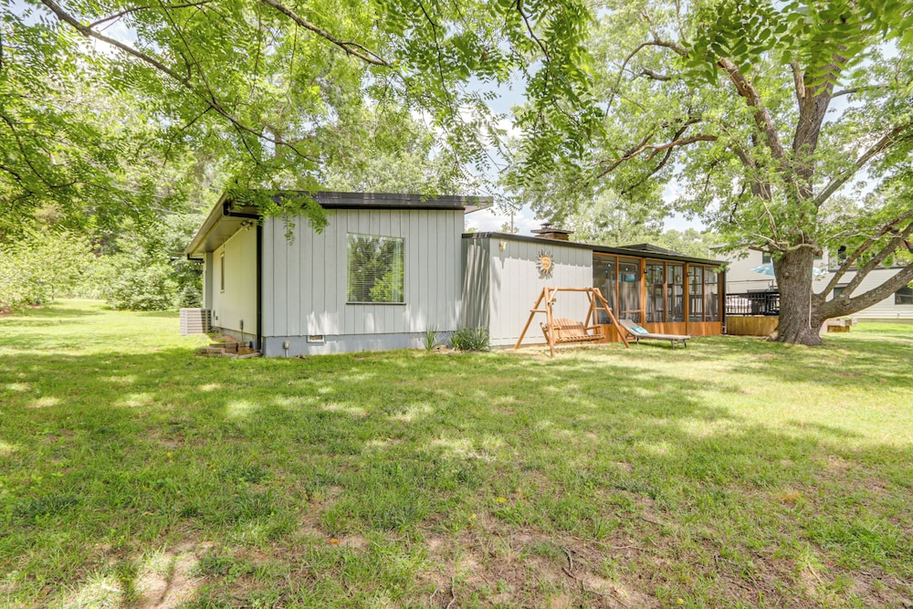 Walk to Lake Fayetteville: Family Retreat w/ Deck