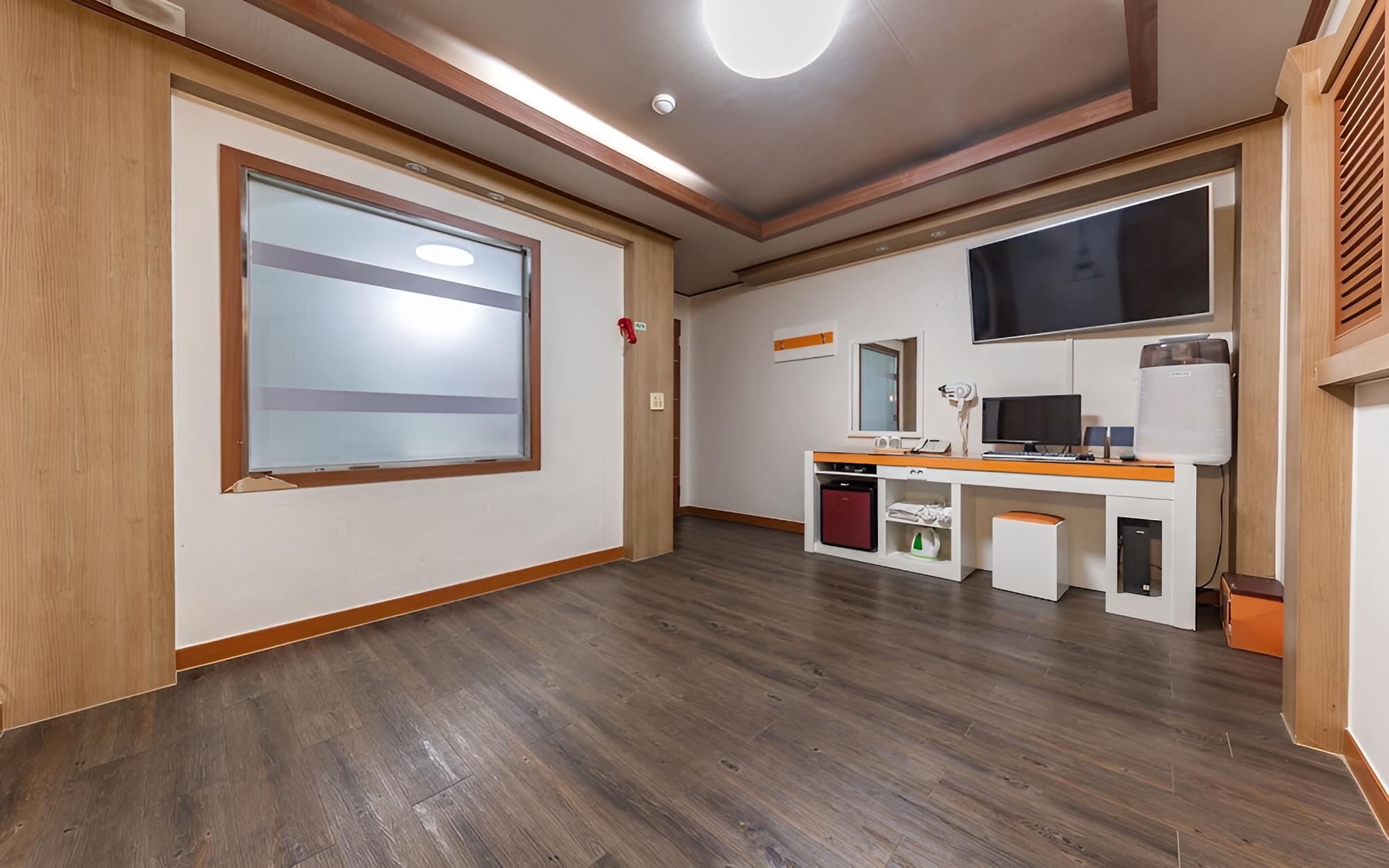 Jecheon Queen Motel view 2