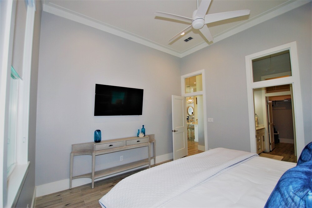 Seaglass Cottage - Private Home At The Shores 3 Bedroom Home by RedAwning view 3