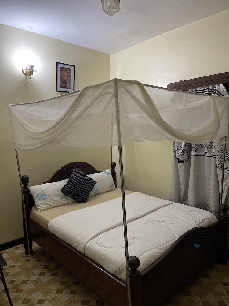 Abyssinia Guesthous Entebbe view 5