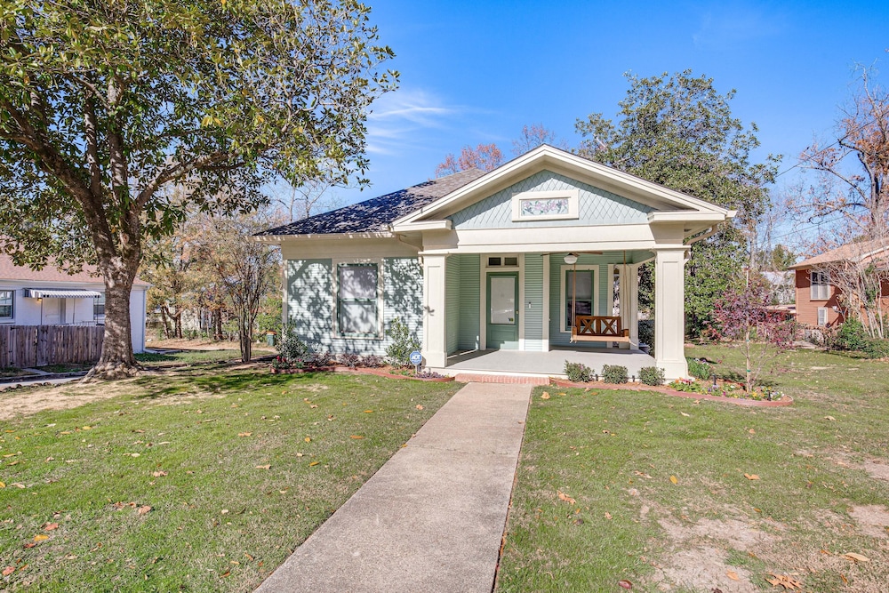 1 Mi to Downtown Tyler: Historic Home w/ Porch! view 4