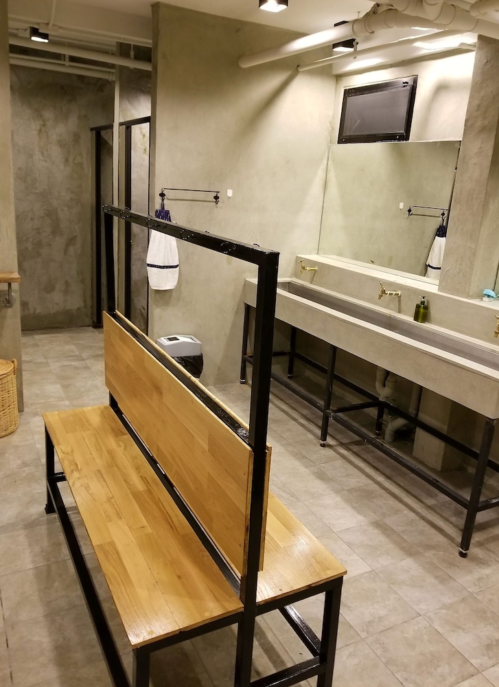 Bed To Bangkok - Hostel