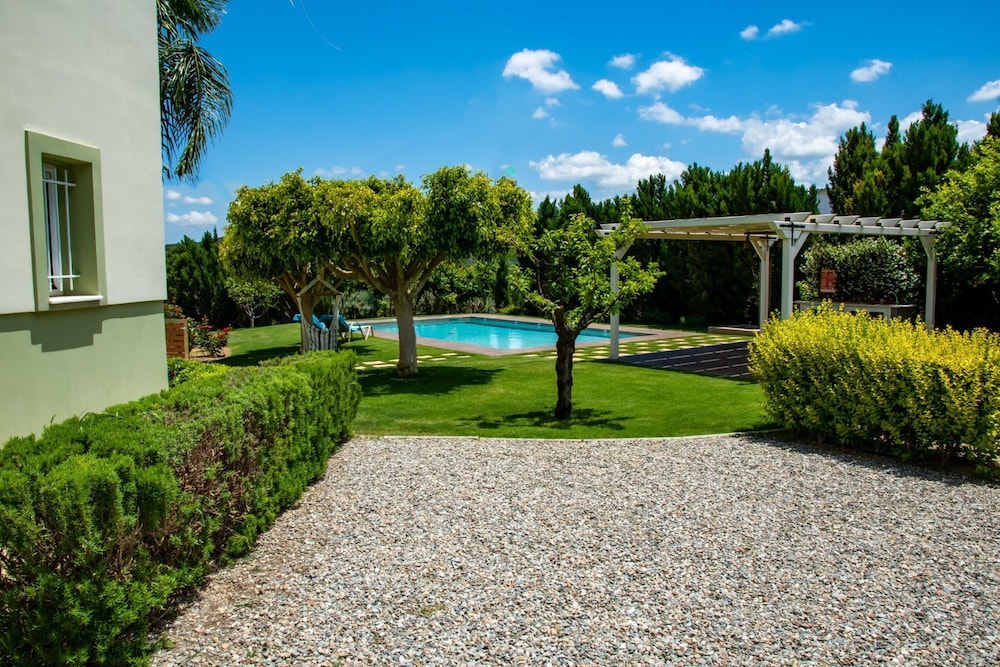 Villa Dimokratia
