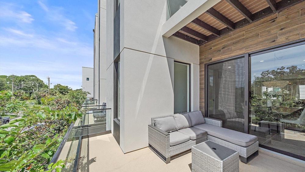 Bella Vista Uptown 4 Bedroom Townhouse view 5