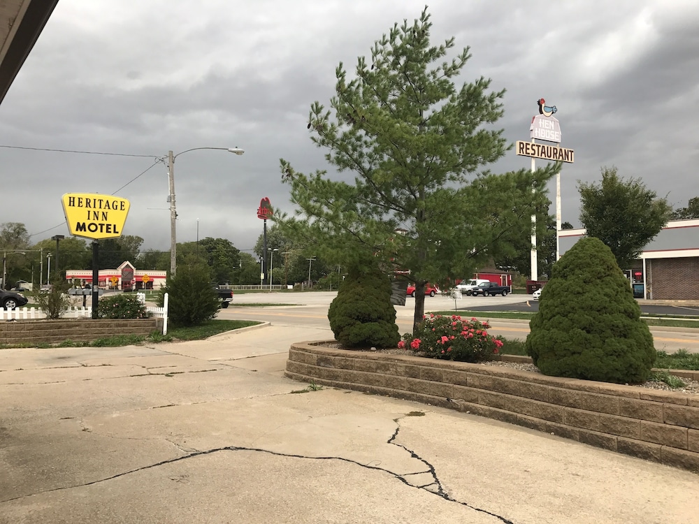 Heritage Inn Mahomet view 2