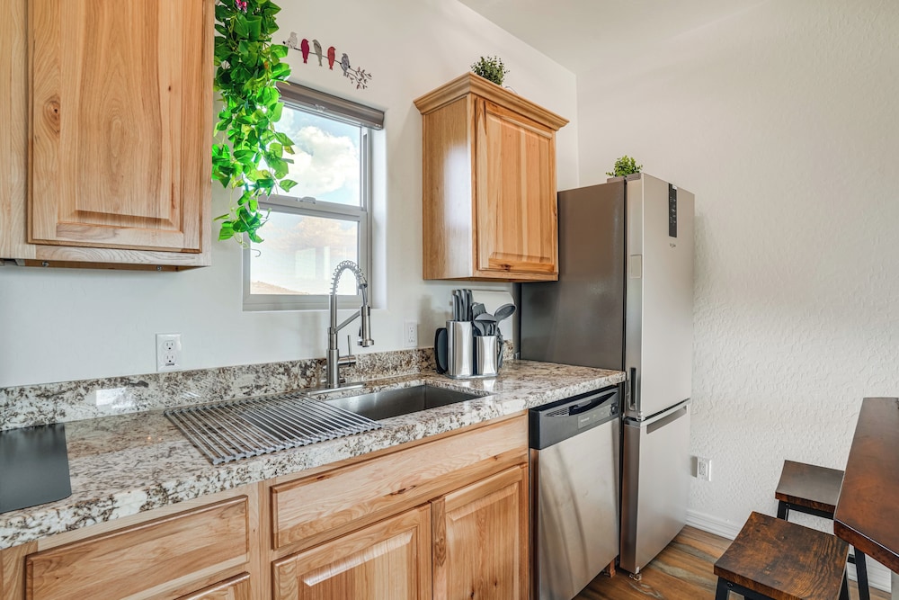 Prescott Home Close to Hiking & Medical Centers!