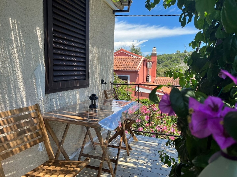 Željko - Affordable and With sea View - A1