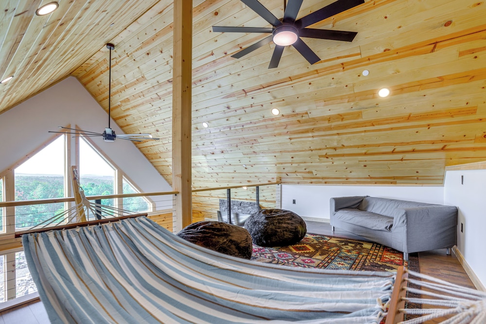 Mtn Cabin w/ Hot Tub + Game Room in Mchenry