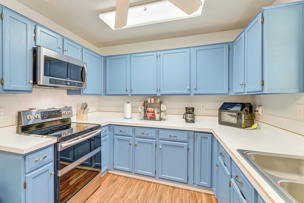 Pet-friendly Family Home 3 Mi to Lake Lewisville