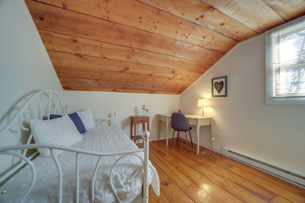 Restored Candler Log Cabin ~ 11 Mi to Asheville! view 5