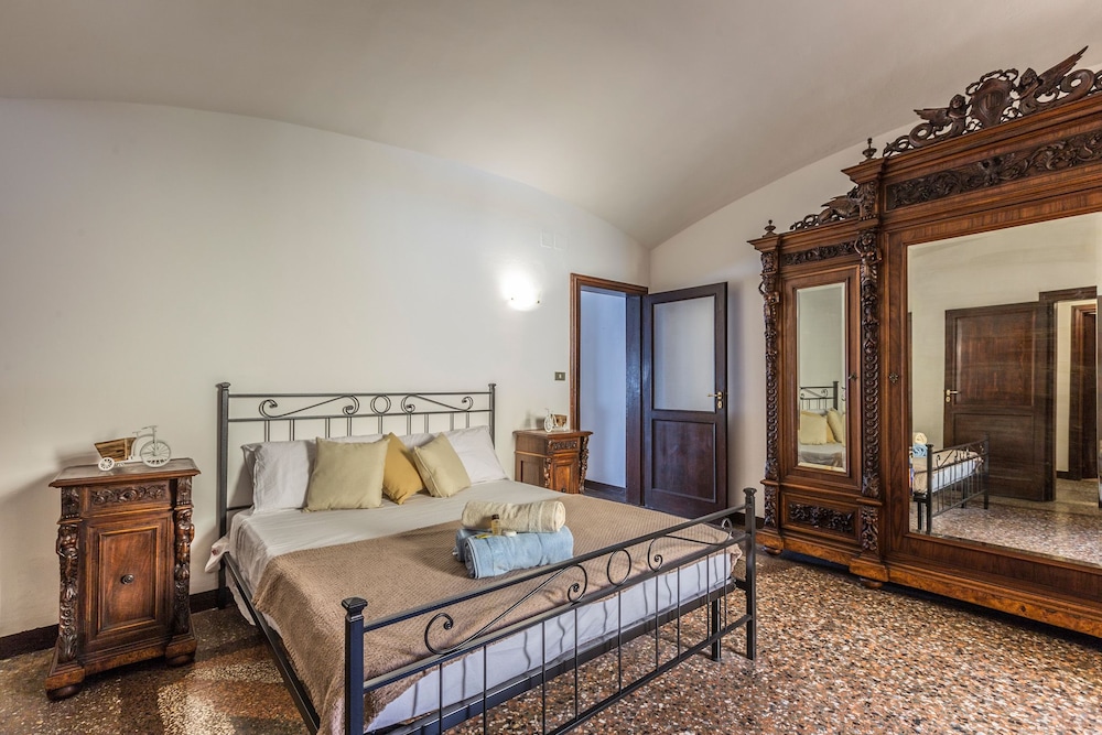 San Mamolo Retreats