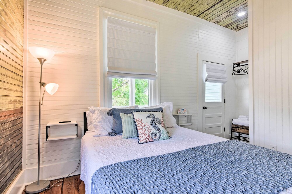 Walk to The Strand: Historic Galveston Home! view 5
