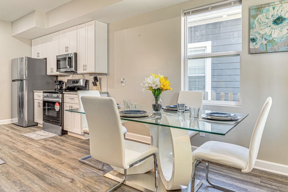 Sip, Dine & Explore Fountain Square: Indy Retreat!
