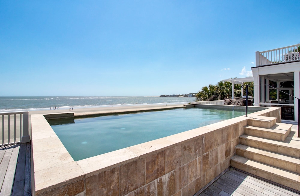 114 Ocean Boulevard by Avantstay Beachfront Infinity Pool Basketball Court Recently Renovated