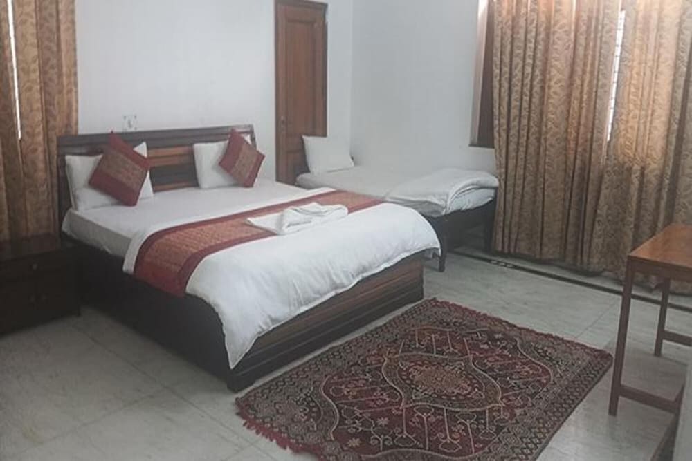 Fabhotel Noida Dreamz