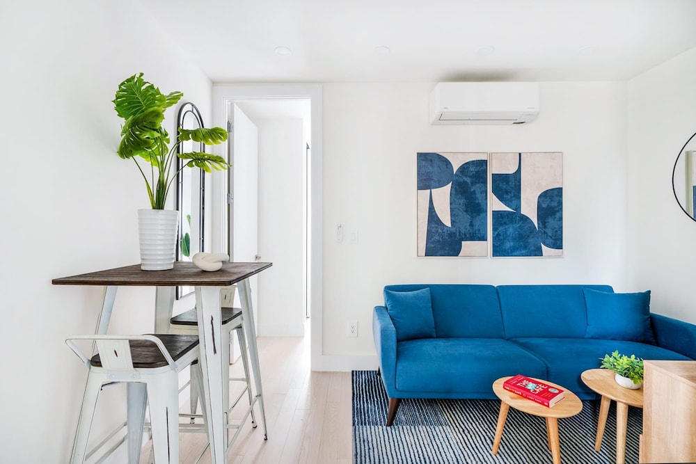 48-4fe 2BR Prime Midtown West