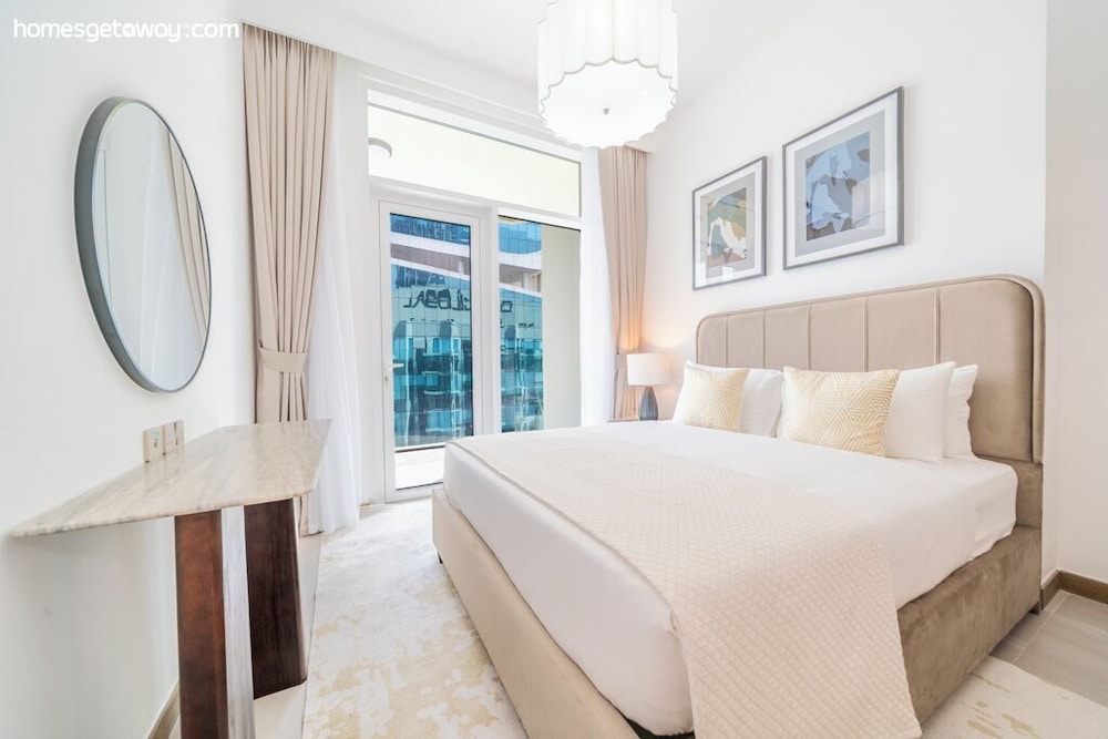 Stunning 2BR Apt – High-Floor with Breathtaking Views
