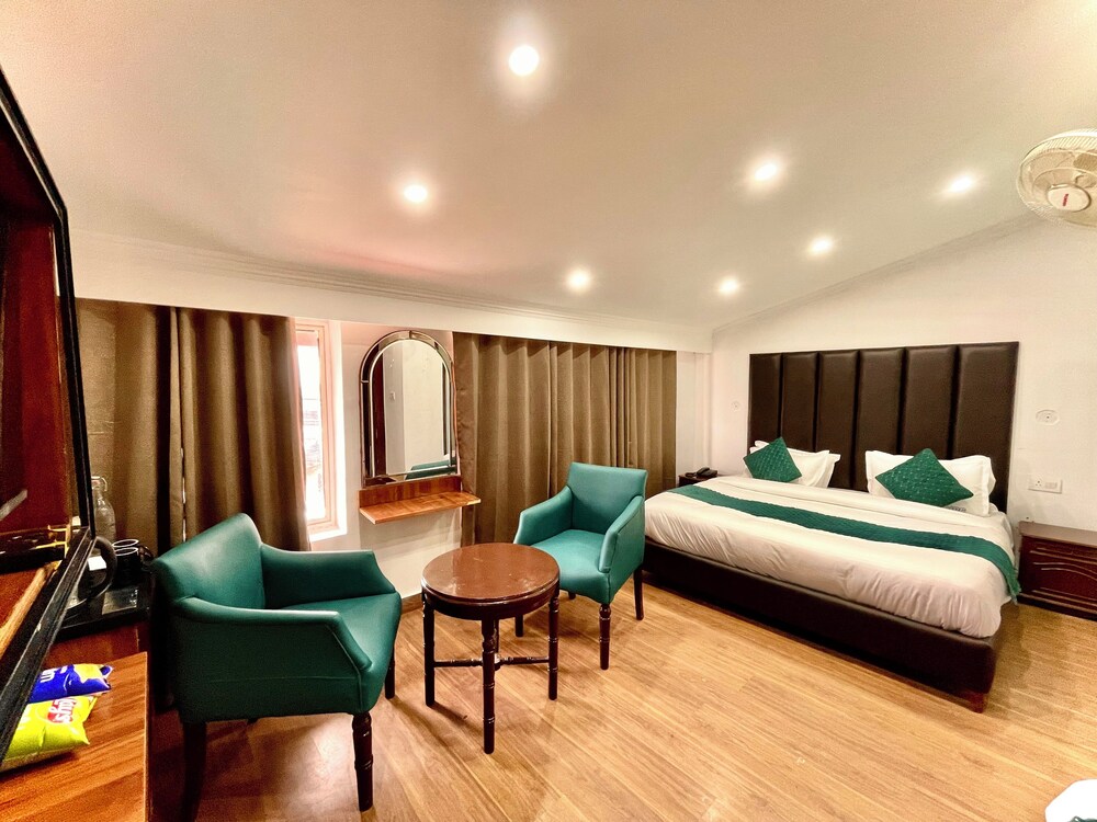 Hotel Roshie Mall Road Mussoorie