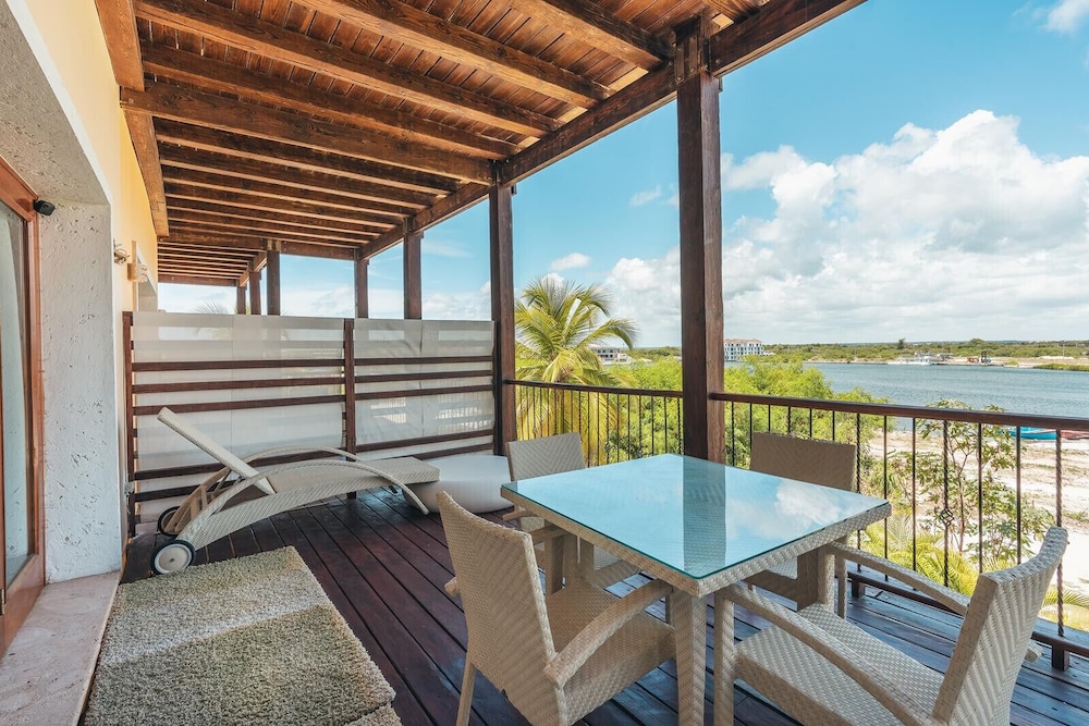 Studio 3 Guests Balcony With Views Fishing Lodge