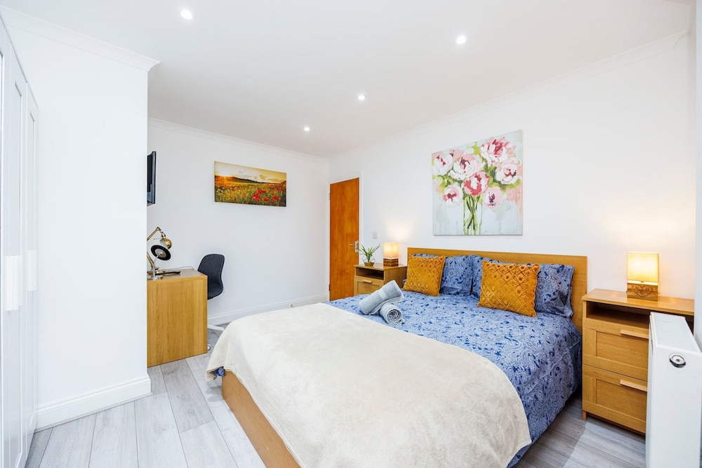 3 Bed 3 Bathroom Flat in Kensington A