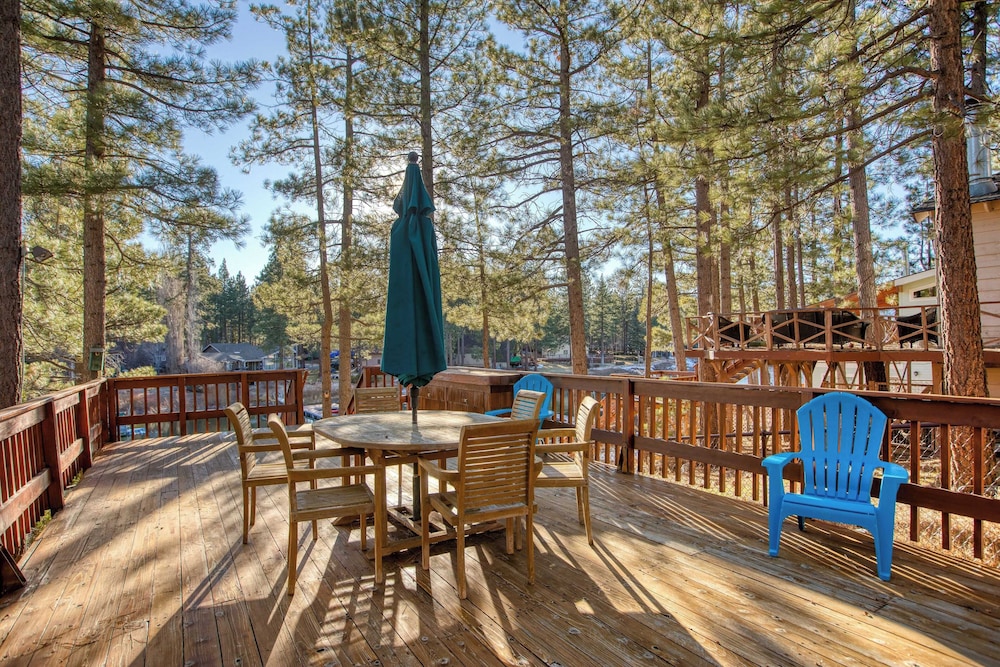 Waterfront Big Bear Cabin w/ Hot Tub, Private Dock & Firepit Lakeside on Lagunita
