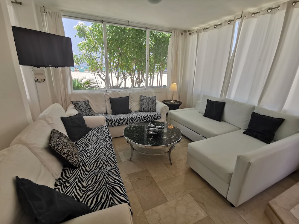 Los Corales Tropical Beach Resort & SPA