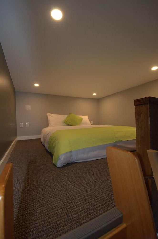 First Avenue Executive Suites