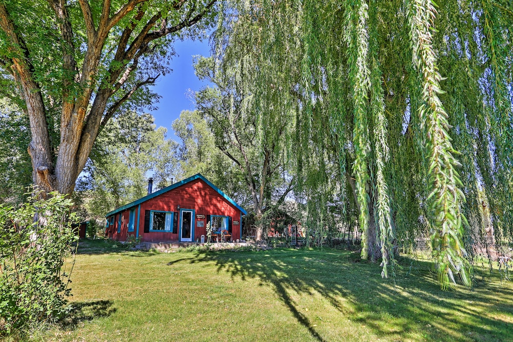 Quiet Durango Farmhouse w/ Beautiful Yard & Gazebo view 2
