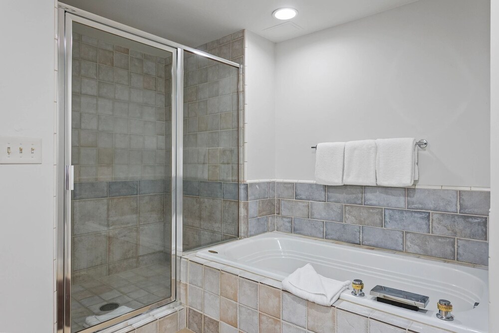 Trail's End Lodge at Deer Valley Resort - Two Bedroom Residence with Den and Spa #103 2 Condo