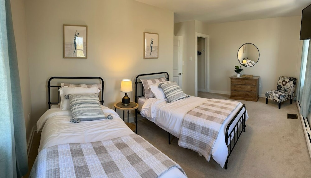 Valcour Inn & Boathouse