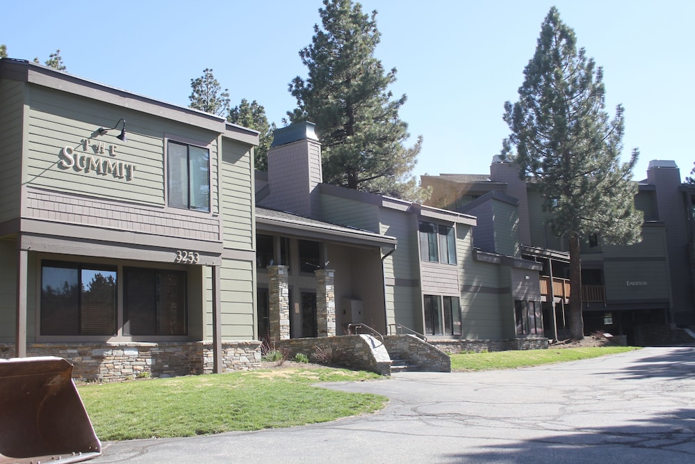 Hotel The Summit Condominiums - Image 1