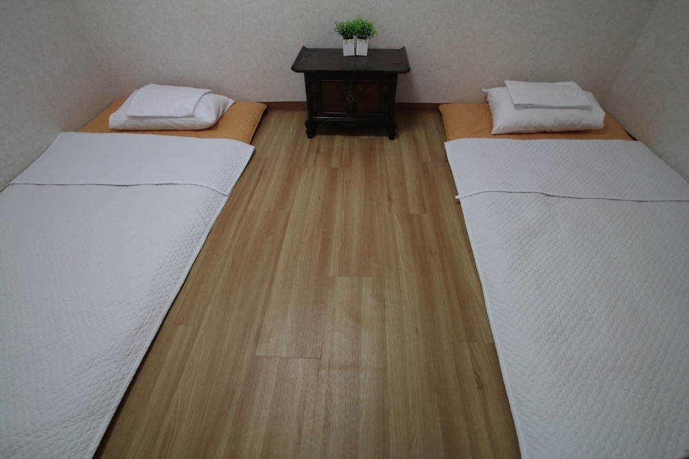 iCOS Guesthouse 1 for Female - Hostel