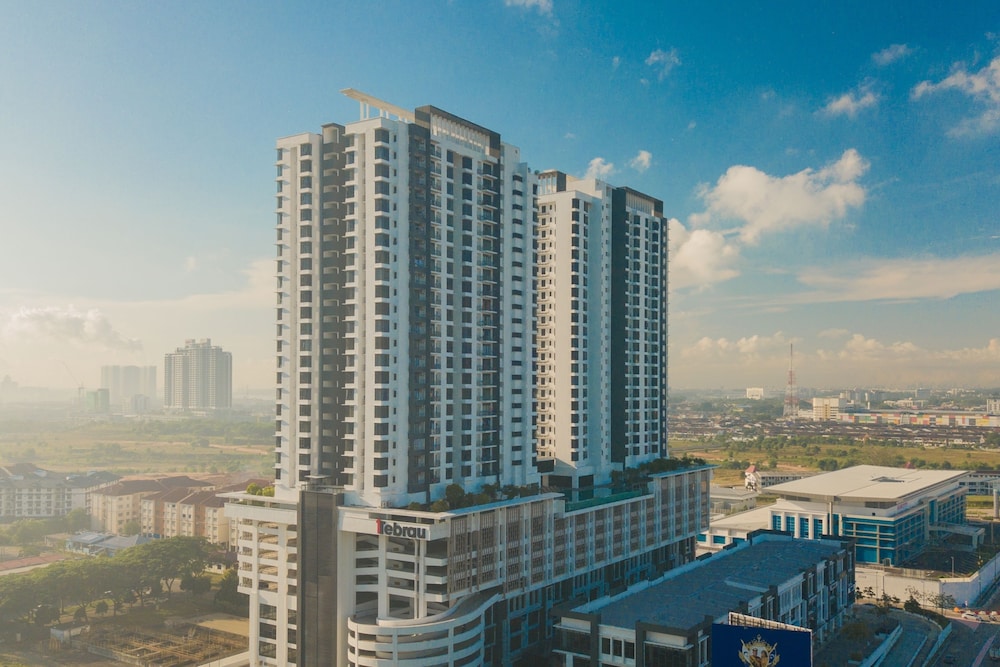 OYO Home 43995 Premium 3br 1tebrau