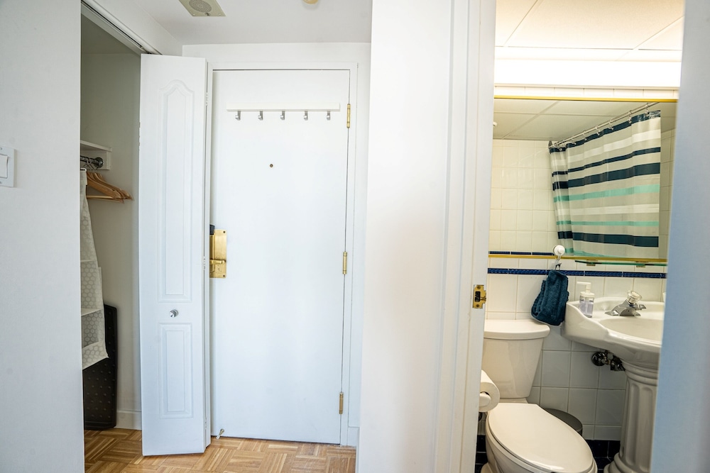 Elegant Studios and Apartments Montreal