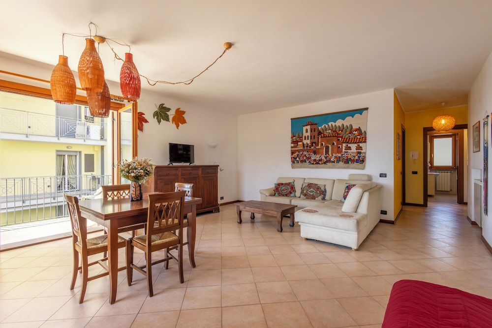 Spacious Apartment by Wonderful Italy