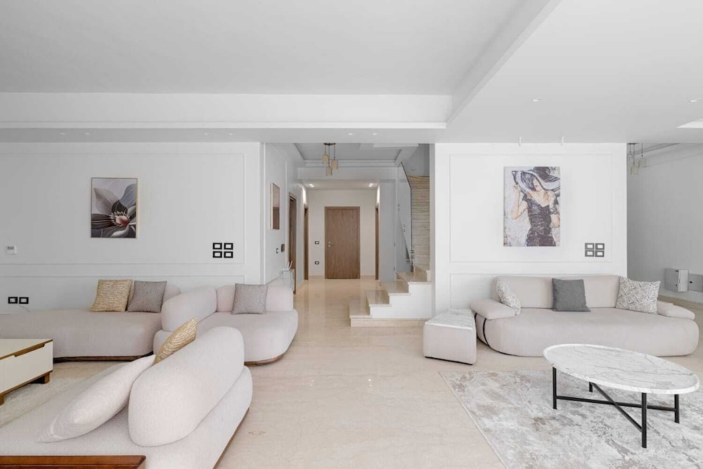 7BD Villa With Pool & Garden