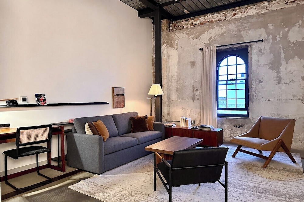 Brewery District Apartment Near Fiserv with Rooftop, Gym, and Parking