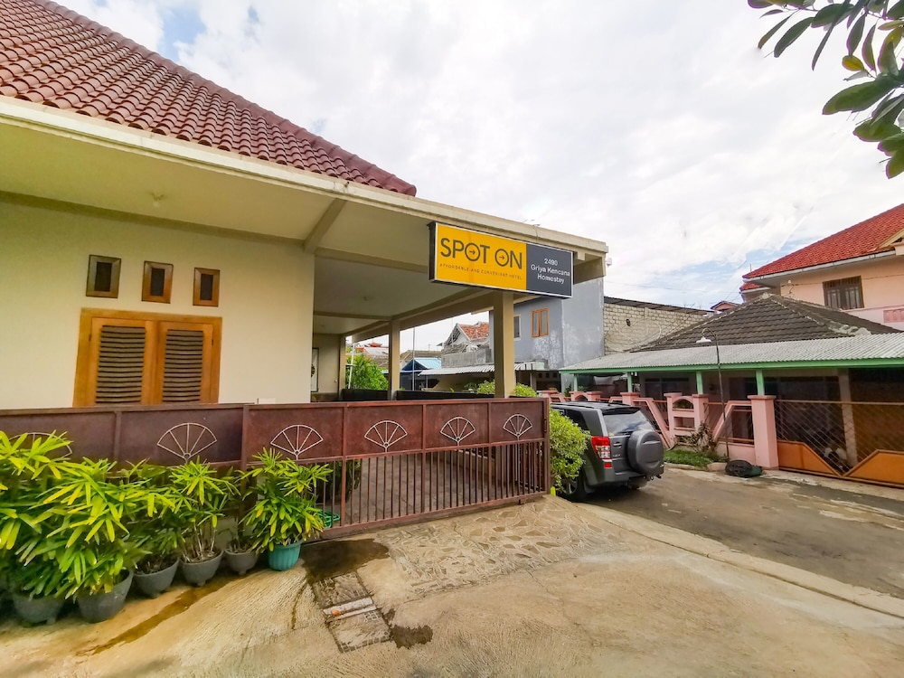SPOT ON 2490 Griya Kencana Homestay view 4