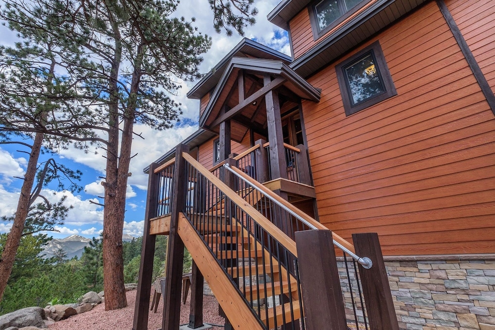 Eldondale -- 22-zone3272 4 Bedroom Home by RedAwning