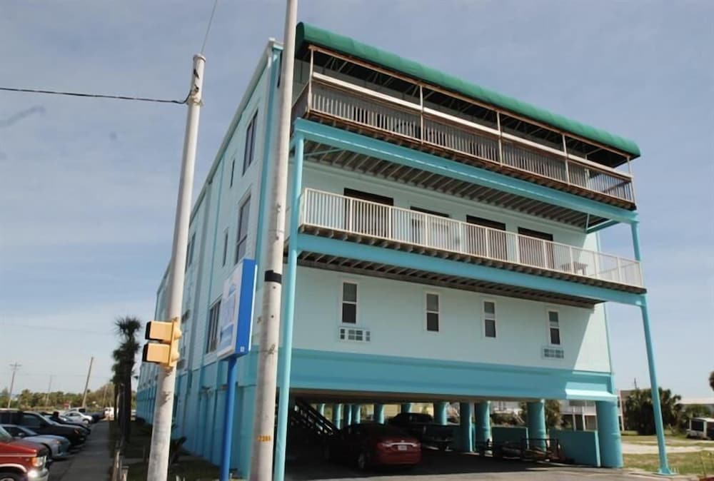 Hotel Beachview Condominiums by ALBVR - Image 1