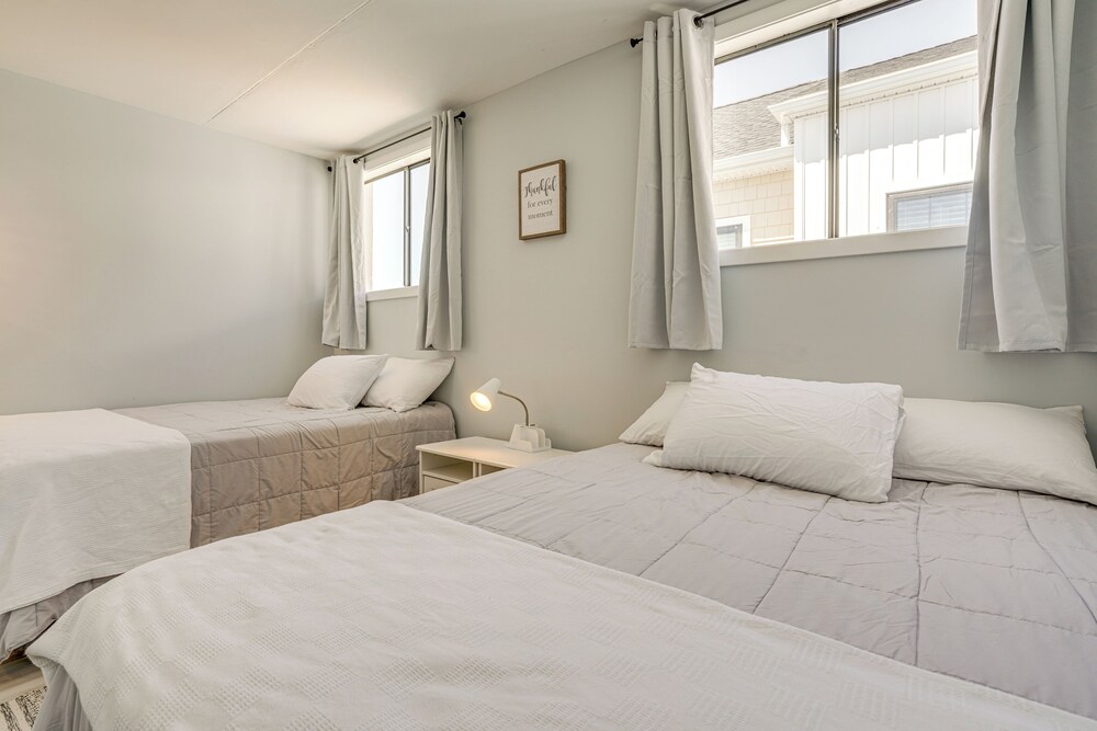 Walk to Beach: North Wildwood Condo w/ Pool Access