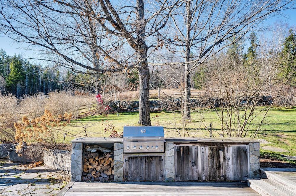 Outdoor Fireplace & Pool Table: Tamworth Home!
