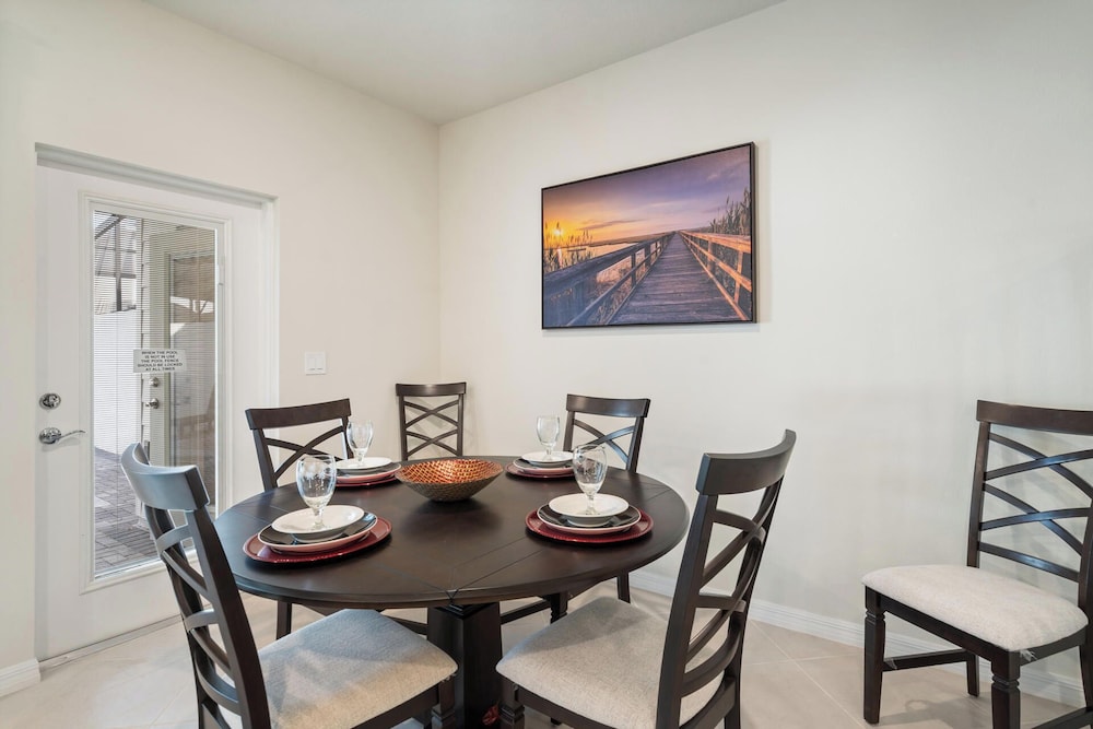 1228 Blue Island Dr