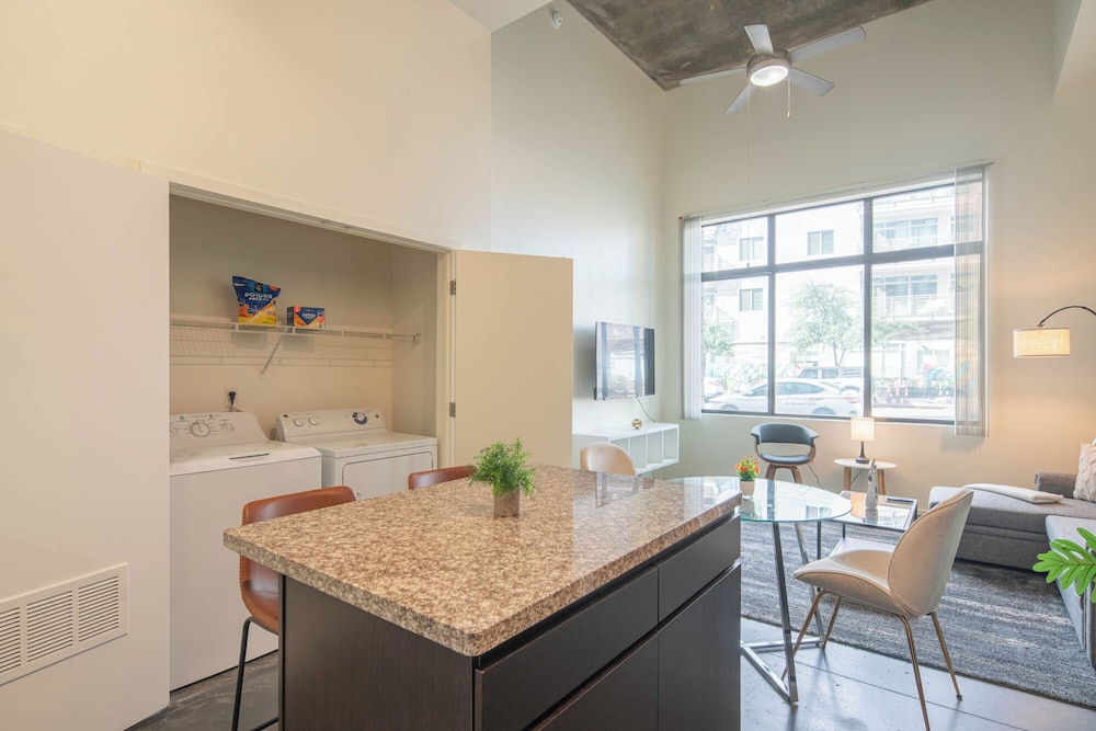 ROVE LIVING/KL - Roosevelt Point