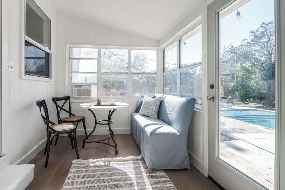 Luxe Poolside Retreat W/sauna-minutes From Downtown!
