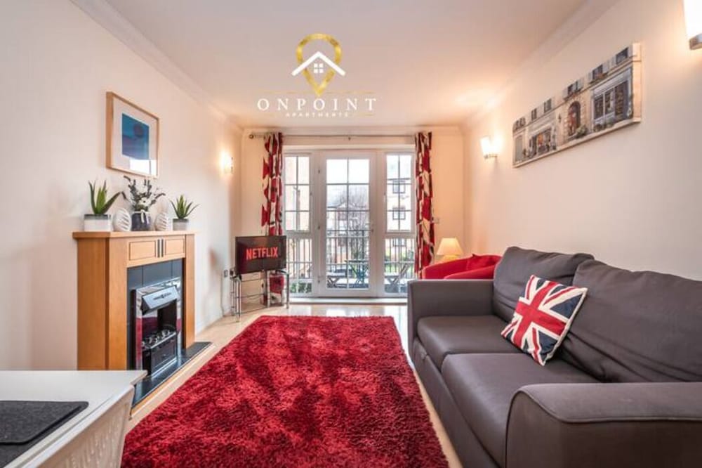 ONPOINT 2 Bedroom Apartment - River Kennet view 3