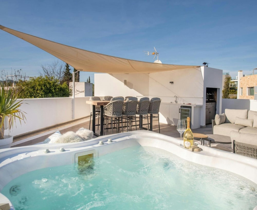 Villa in Carrer del Kiwi
